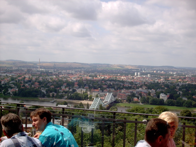 Blick auf Blaues Wunder -- Bei der Bergstation der Standseilbahn