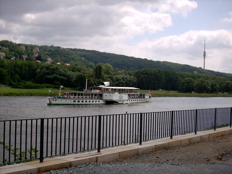 Schaufelraddampfer "Leipzig" -- unser nächstes Beförderungsmittel