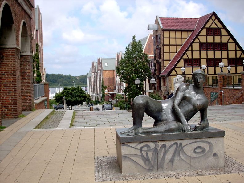 "Liegende" ("Ufer")  in der Schickmannstraße